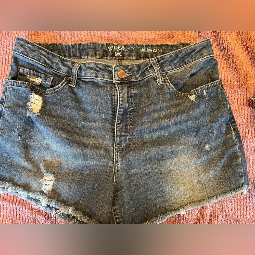 Lee riders cut off shorts 14 stretchy and distressed